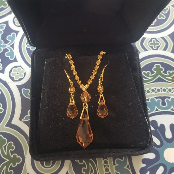 Faceted Amber Vintage Teardrop Goldtone Necklace/Earrings - Picture 2 of 6